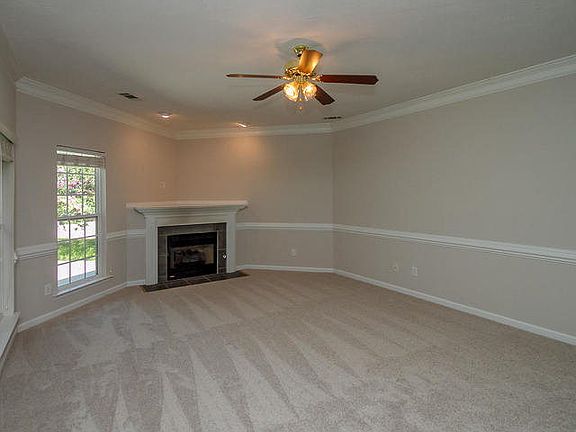 4th image of 382 Barnsley Dr