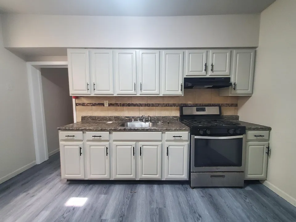 87 W 20th St #1F