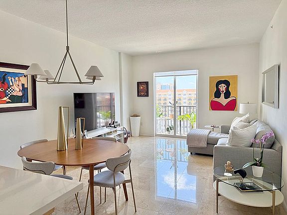 2nd image of 10 Aragon Ave #919