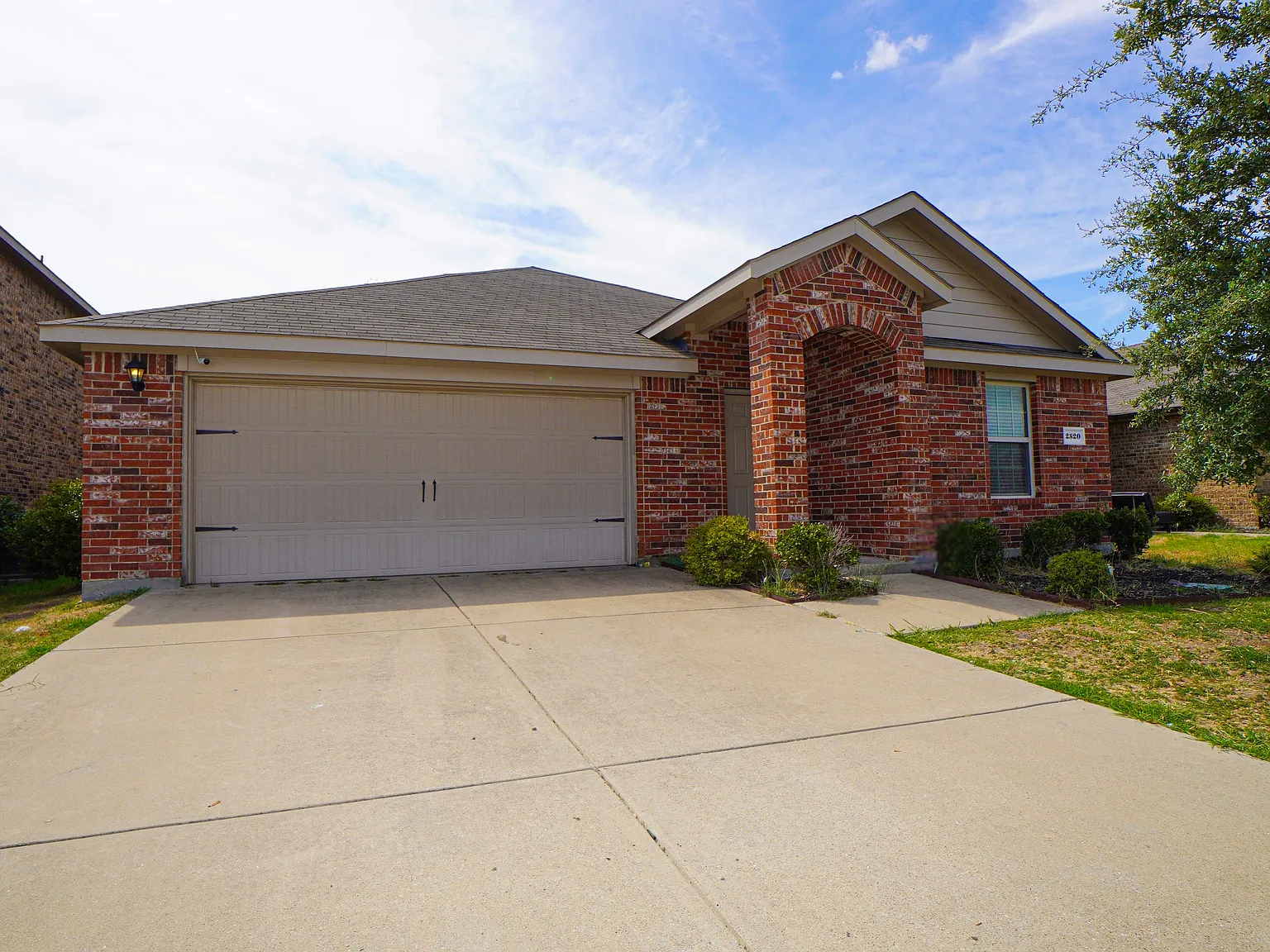 4 bed, 1923 sqft, $2,200 — Photo 1