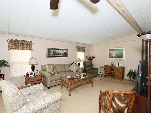 5th image of 806 Bougainvillea Cir