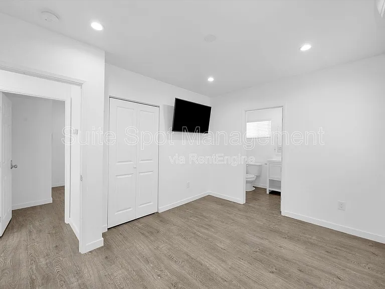 570 N Cambridge St #572-1 — Photo 5