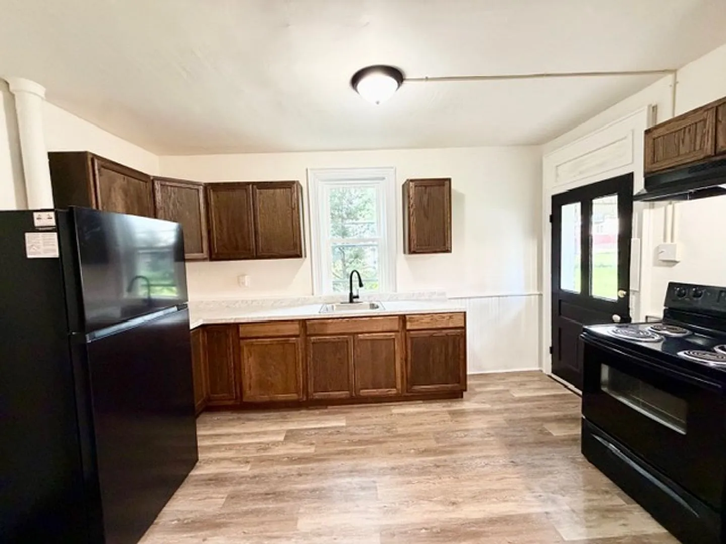 Updated 23 Bedroom Townhouse in Hanover — Photo 4