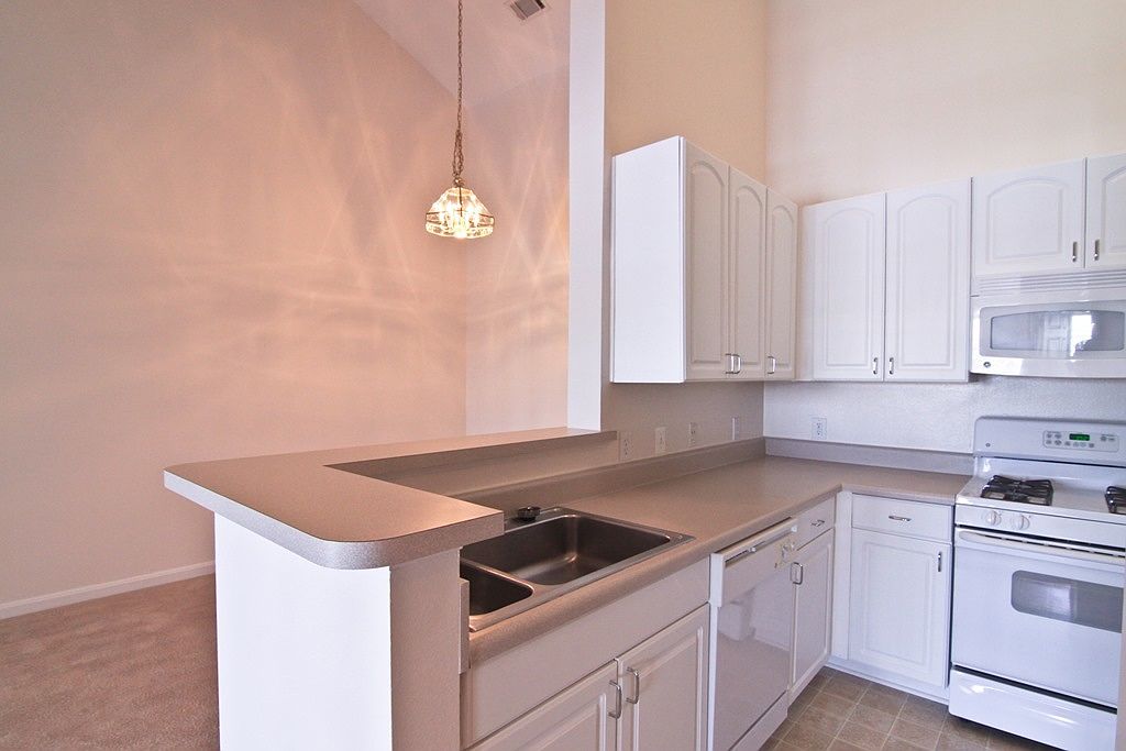 13061 Elm Tree Dr Apt 402 Herndon Va 20171 Zillow