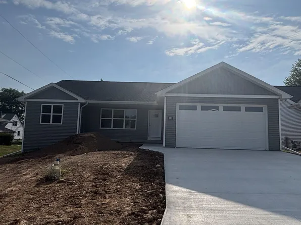 302 Fairview Ln, Chilton, WI 53014