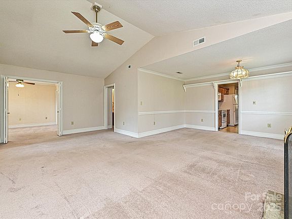 5th image of 2919 Peachwood Ct