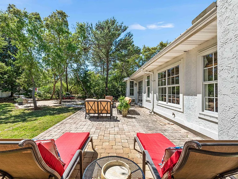 220 Seabreeze Cir — Photo 42
