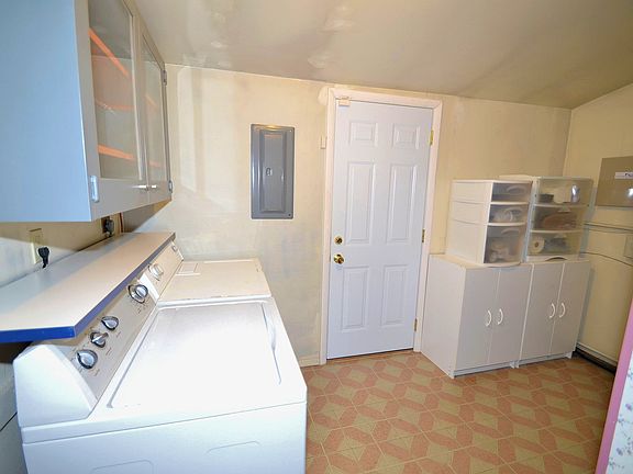 Laundry with Lots of Storage