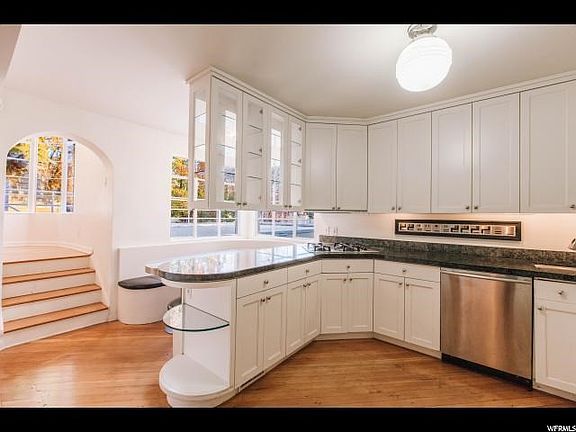 4th image of 1865 E Herbert Ave