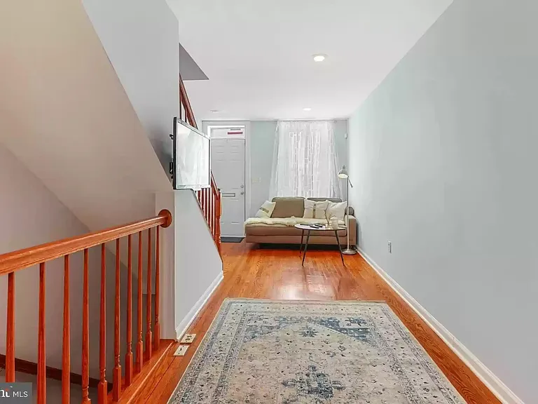 654 Melvin Dr — Photo 3