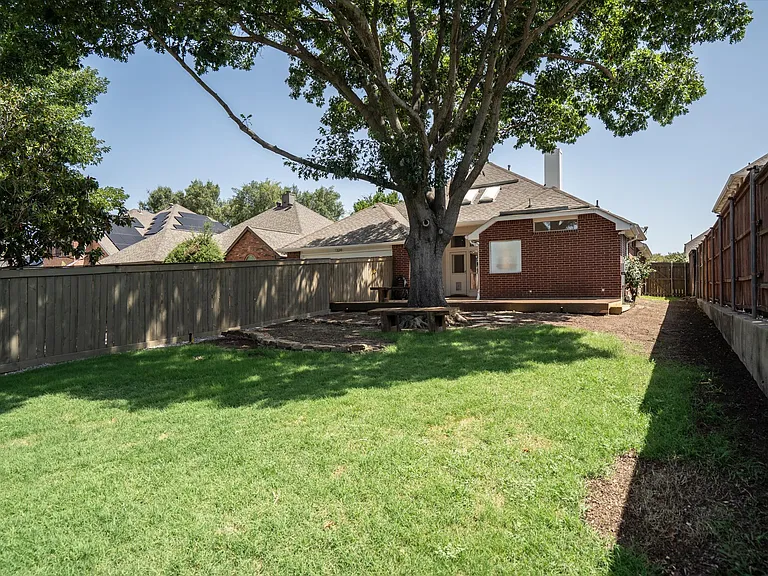 1324 Winnipeg Dr — Photo 3