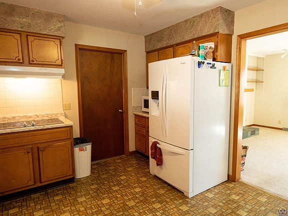 3rd image of 826 Homewood St