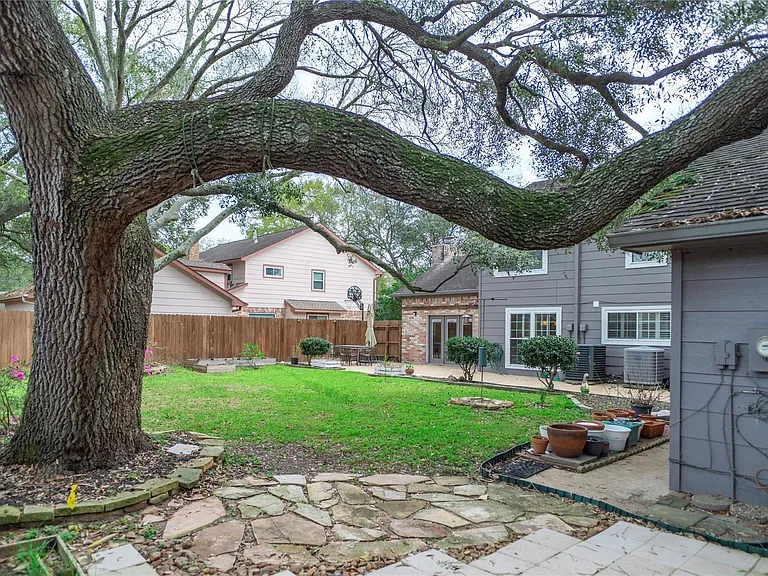 18310 Spellbrook Dr — Photo 41