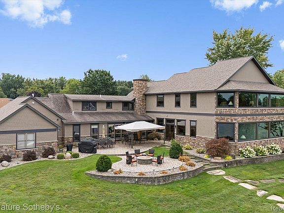 3rd image of 728 Blackfoot Ct