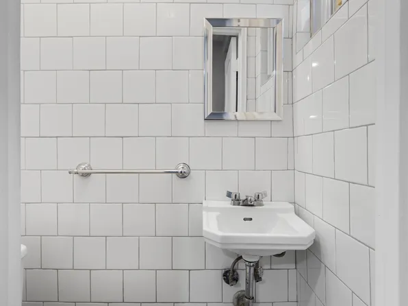 2924 Gerritsen Avenue image 25 of 25