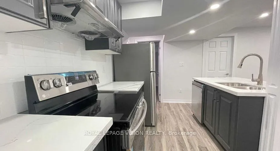 Building Photo - 125 Hearne Cres