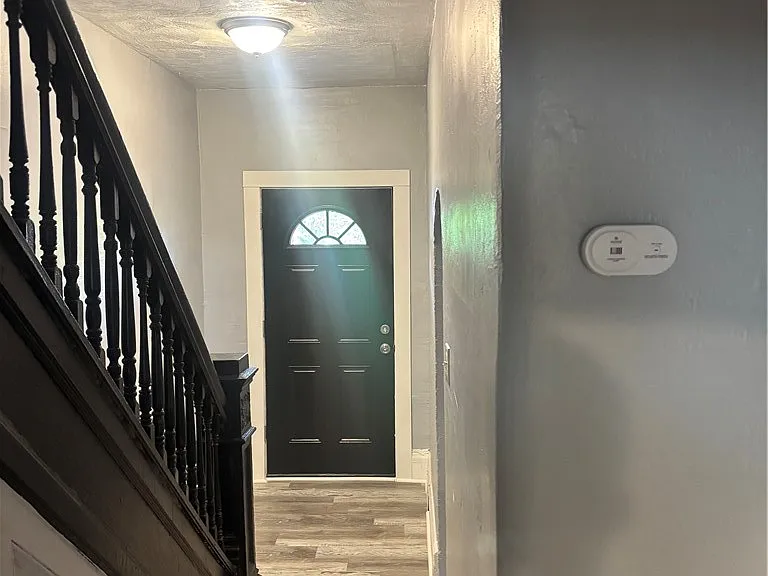 247 Rochelle St — Photo 9