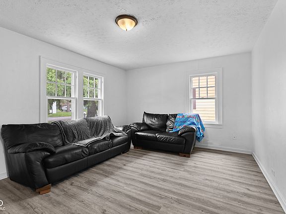 5th image of 1625 Walton St