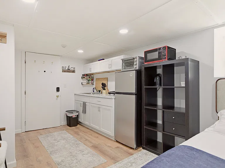 90 Gibbs Ave #A — Photo 13