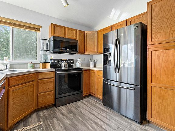 5th image of 1098 Lavender Ave