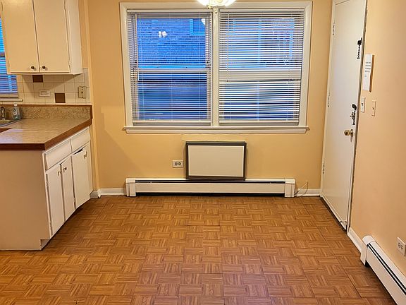 5th image of 2650 W Touhy Ave #2N