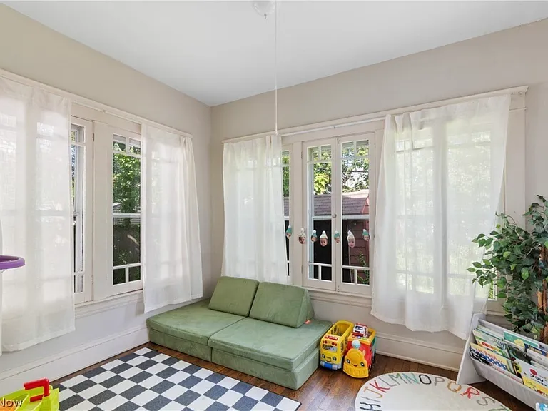 1257 Donald Ave — Photo 8