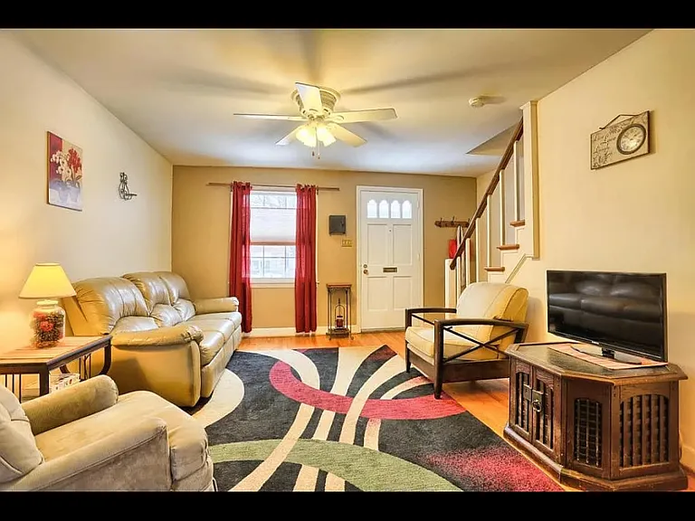 563 E Frederick St — Photo 3