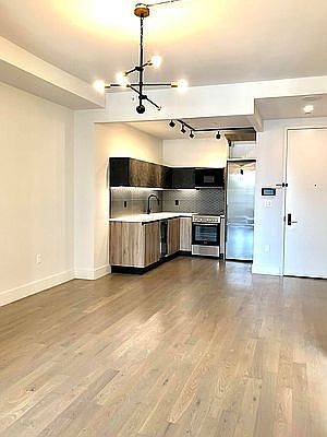 4th image of 2706 Snyder Ave #121