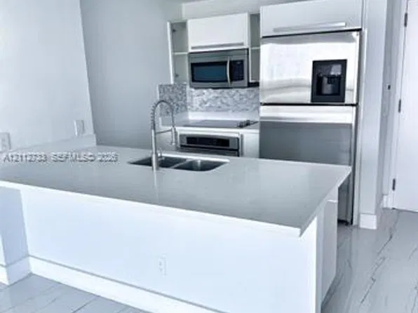 601 NE 36th St, Miami, FL