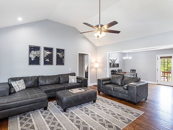5th image of 111 Smithfield Dr