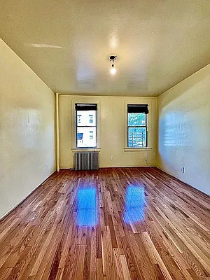 Rented by Standard Living Realty Inc | media 16