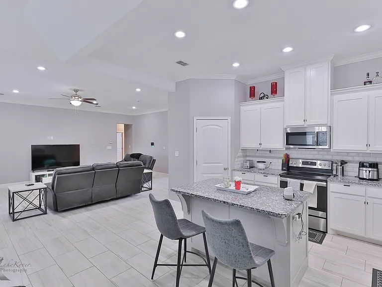 3126 Oakley St — Photo 10