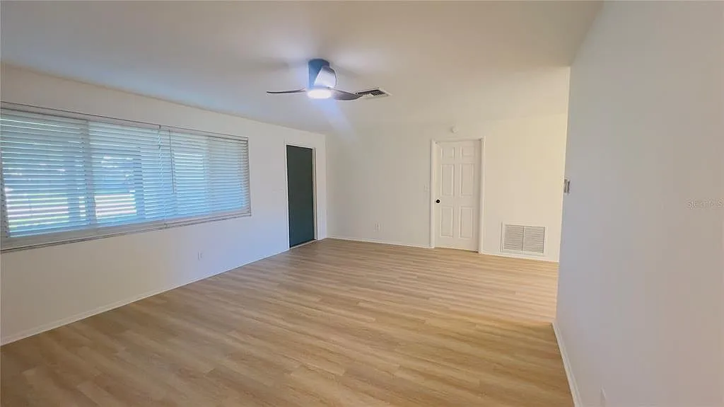 3 bed, 2.0 bath, 1097 sqft, $2,700 — Photo 4