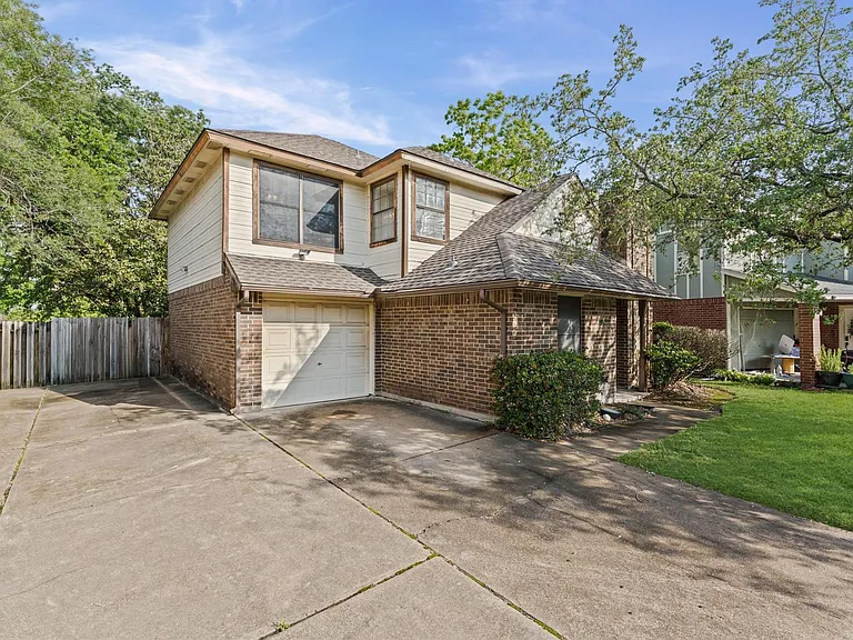 25 Regency Ln — Photo 2