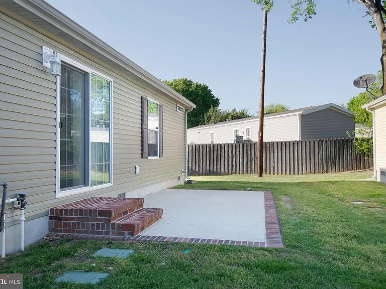 121 Bluebell Dr #11 — Photo 5