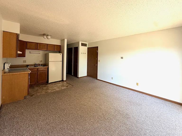 2601 Westwinds Dr — Photo 4
