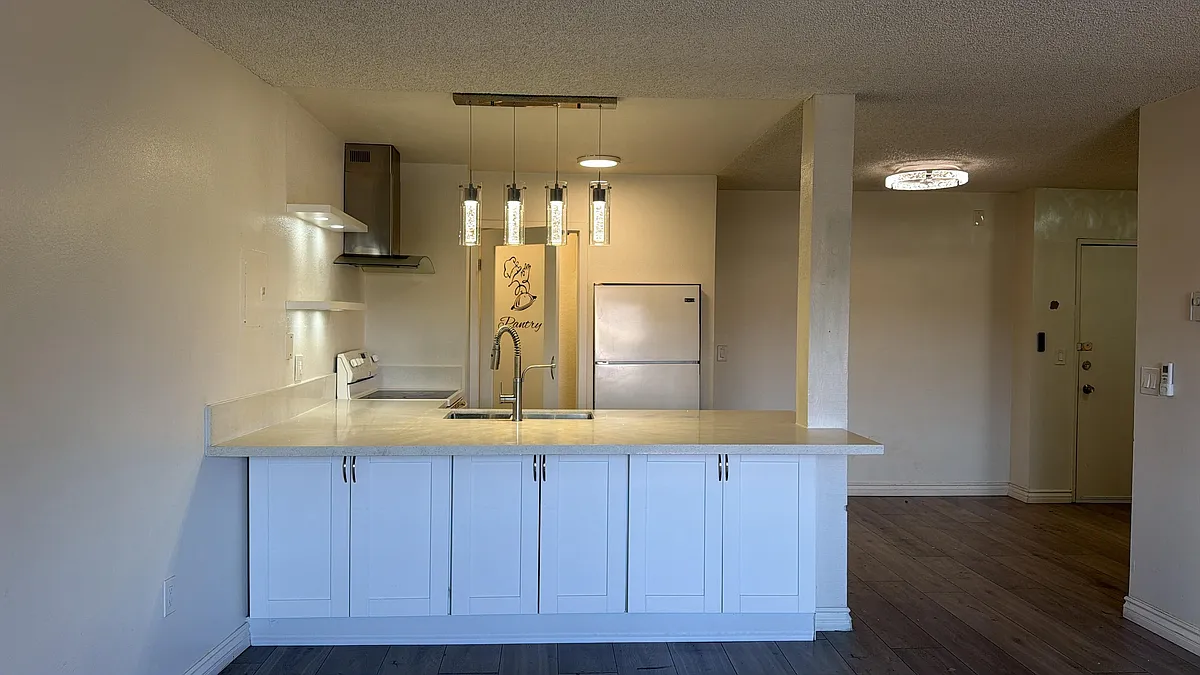 Kitchen-Dinig - 6780 Friars Rd #350