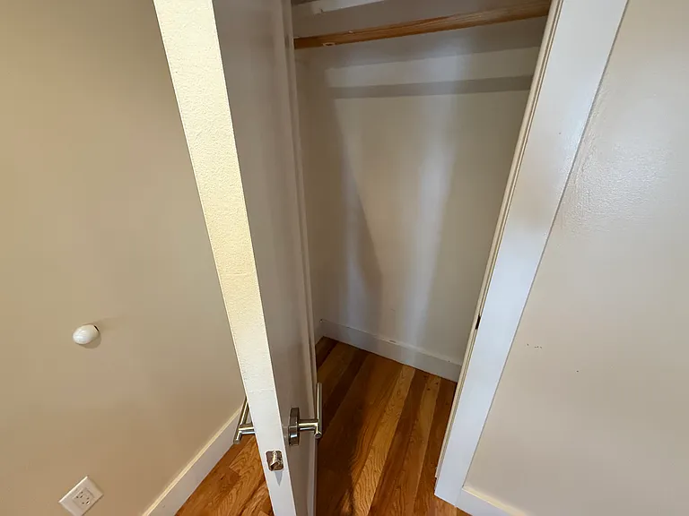 1069 Bergen St #1R — Photo 7