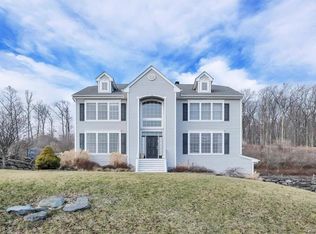 5 Heather Rdg, Highland Mills, NY 10930