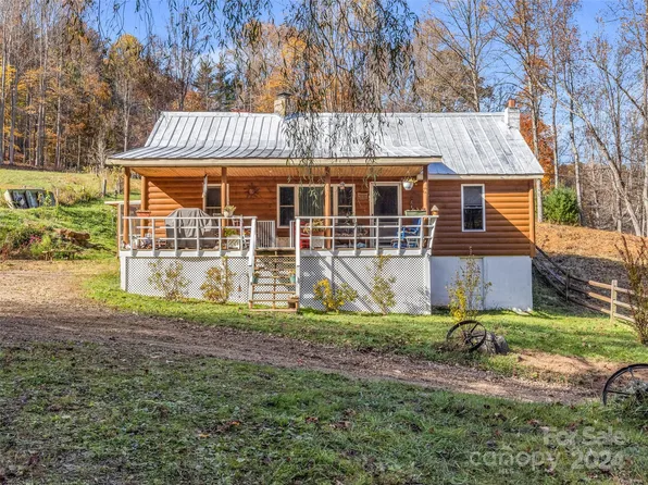 214 Crystal Creek Ln, Green Mountain, NC 28740