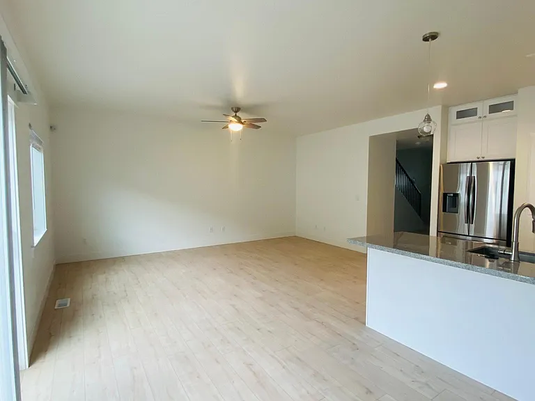 467 Huckleberry Ln — Photo 6