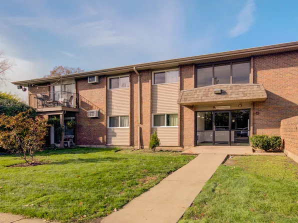 4528 Beau Monde Dr APT 204, Lisle, IL 60532