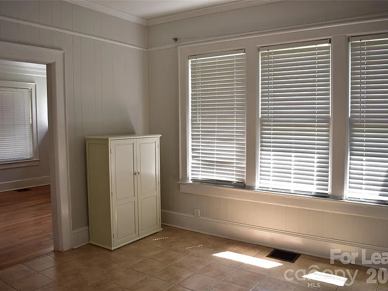 629 N Cedar St — Photo 7