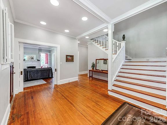 4th image of 128 W End St