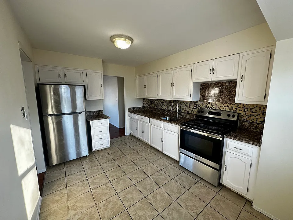 34 Arpage Dr E