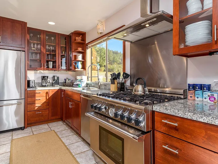 38051 Foothill Close — Photo 23