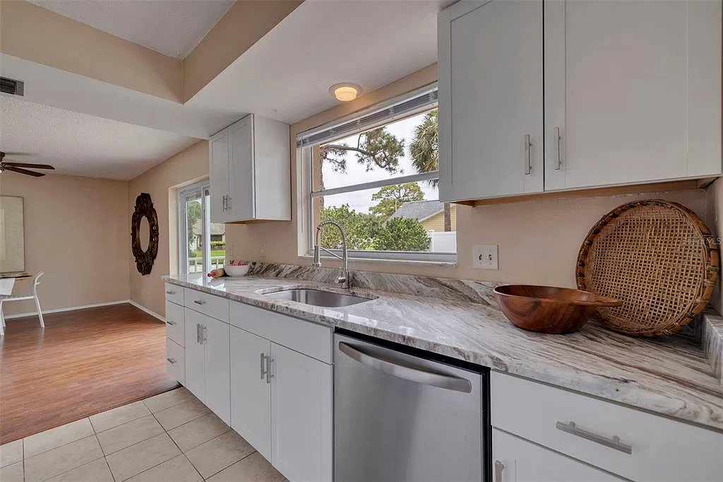 3 bed, 1366 sqft, $3,000 — Photo 2