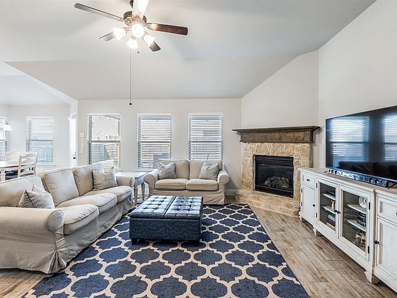 3rd image of 3011 Razorback St