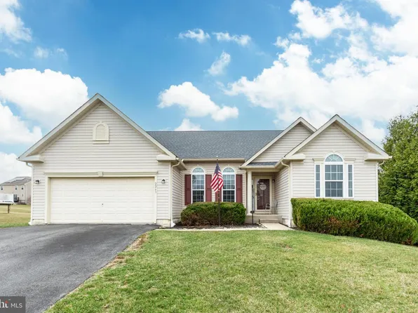 2263 Water Garden Dr, Hanover, PA 17331