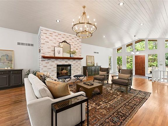 3rd image of 3545 Greystone Rd